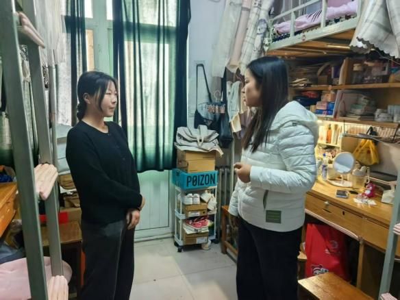 ee6240234f042def090bcb94fffb2b2